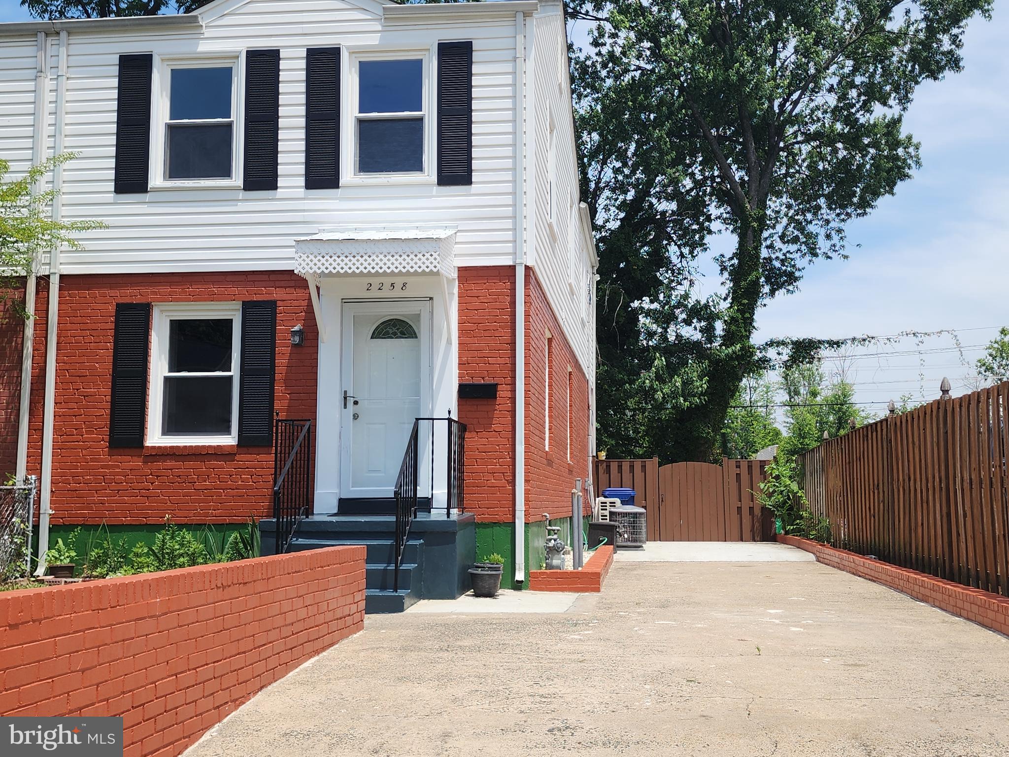 2258 ARLINGTON TERRACE