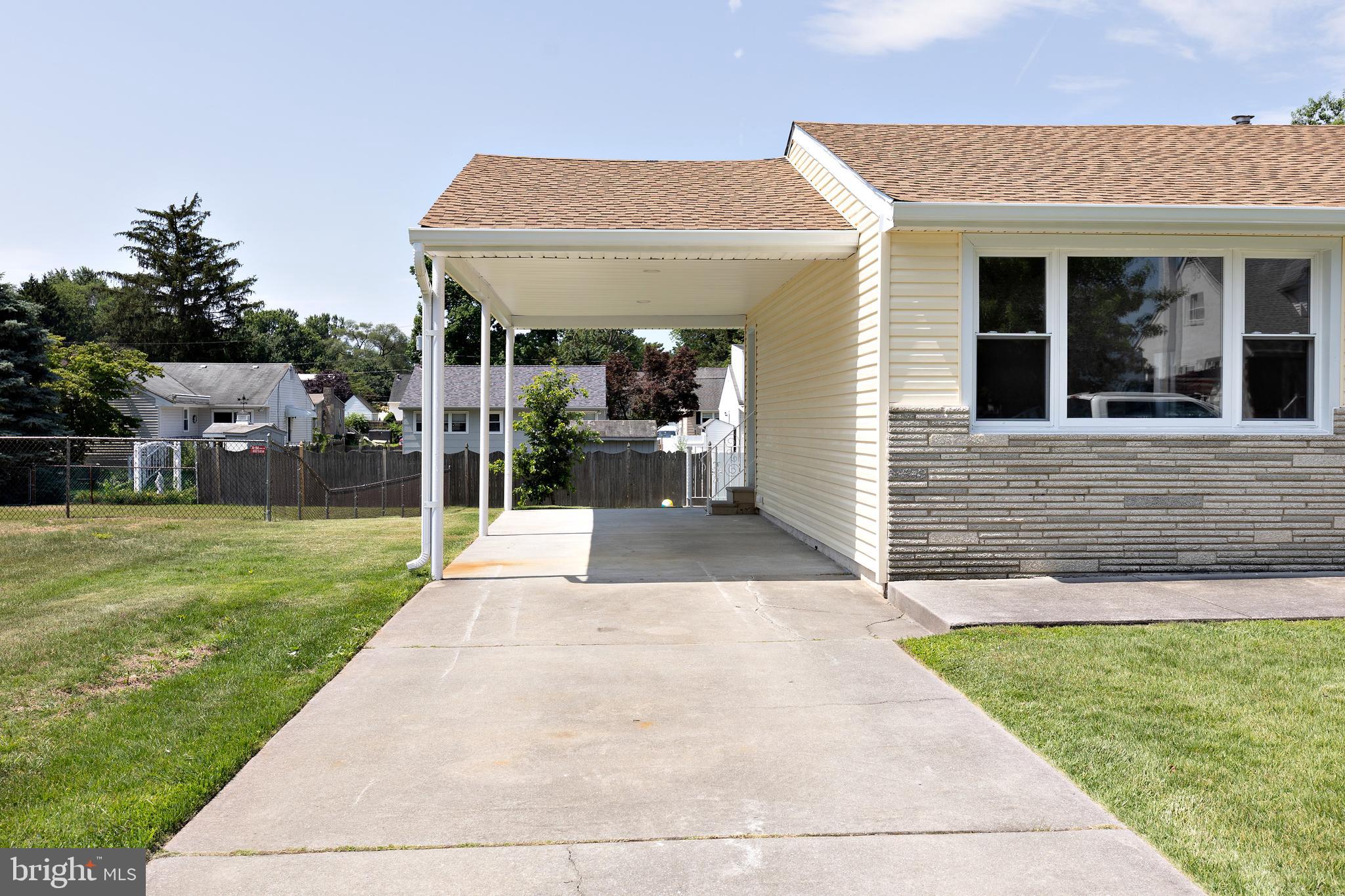326 HILLCREST LANE