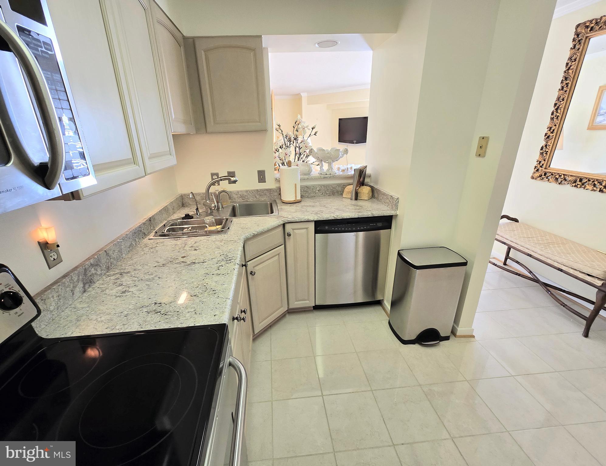 2111 WISCONSIN AVENUE NW 401