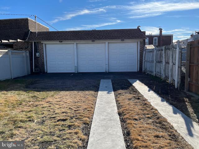 Beautiful three car garage with 3 new over head doors.
Electric lights inside and outside. Approximately
600 sq ft of garage and well maintained grass frontage.
Fenced in front. No car repair permitted.
Easy access to Interstate 95 and Aramingo Ave.