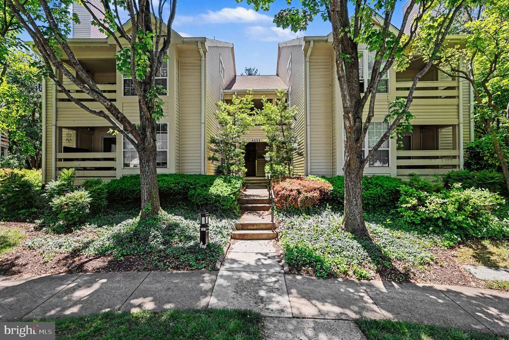 Photo of 4555 Interlachen Court #G, ALEXANDRIA, VA 22312 (MLS # VAFX2311770)