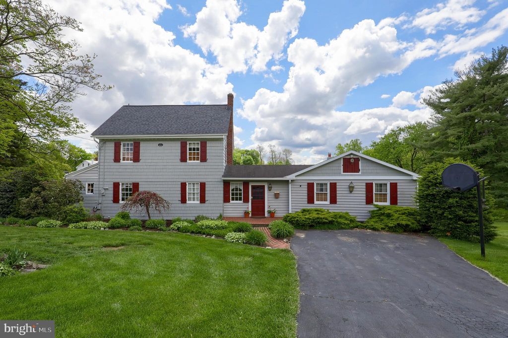 Photo of 510 WESTVIEW DR, AKRON, PA 17501 (MLS # PALA2034578)