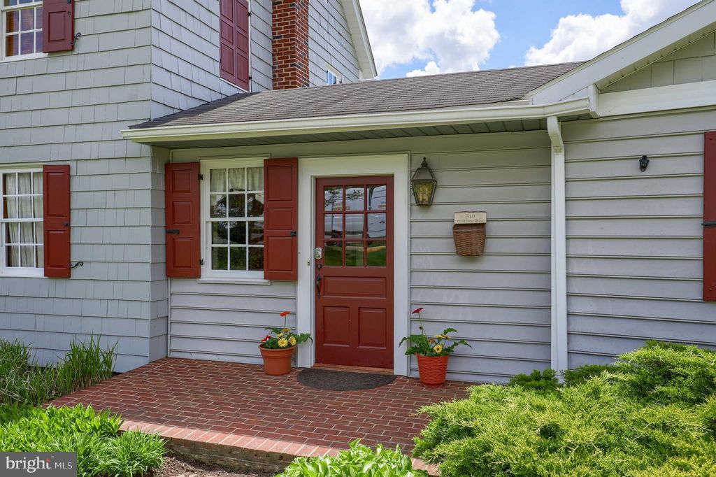 Photo of 510 WESTVIEW DR, AKRON, PA 17501 (MLS # PALA2034578)