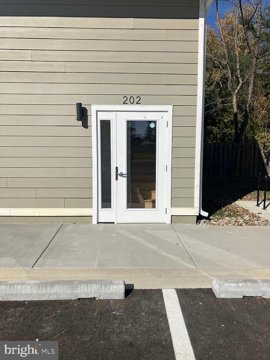 Professional Business and Retail suites right off 355 in Urbana. Great signage right on 355. Backs to the Villages of Urbana. Easy access to 270.