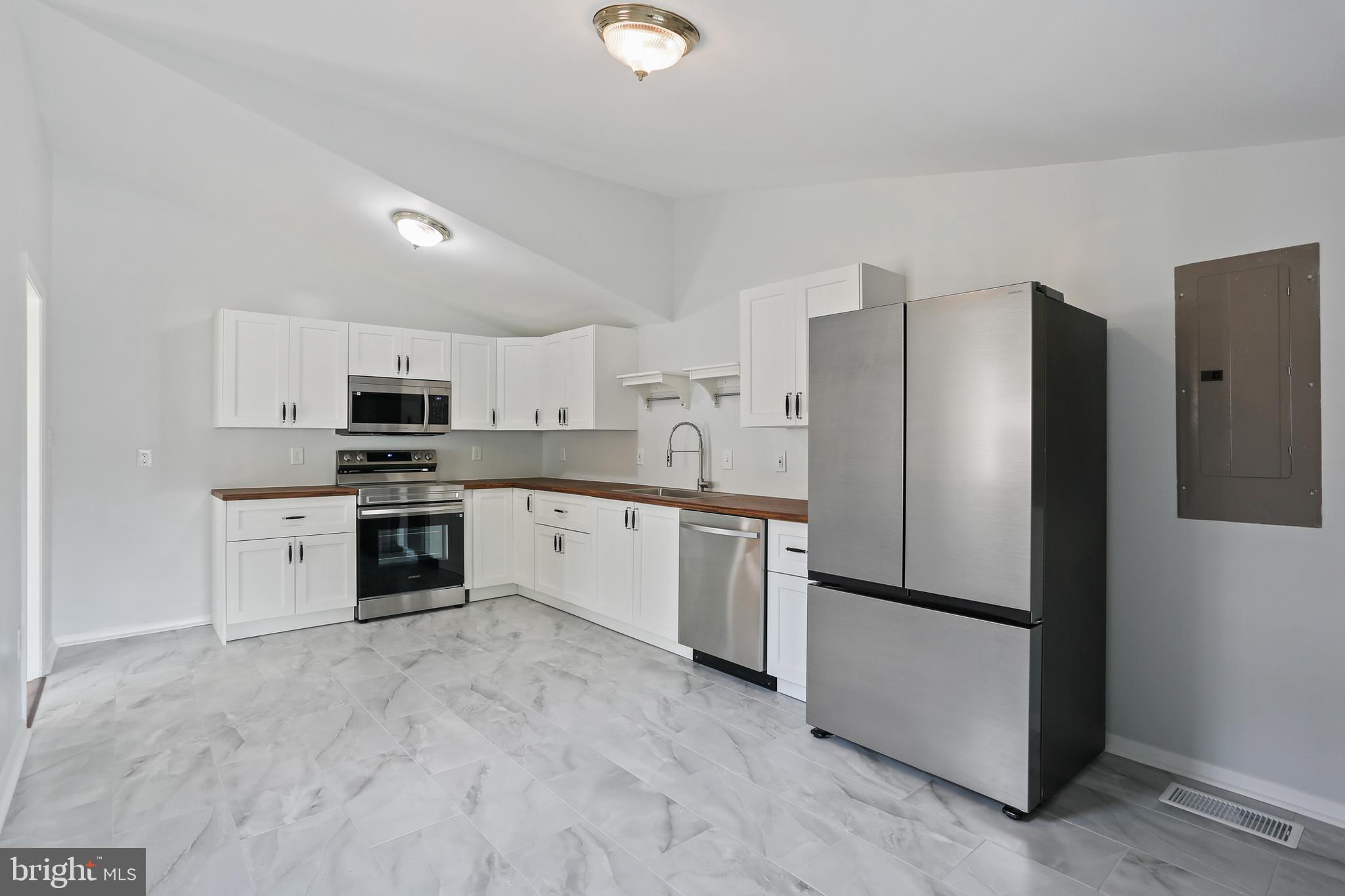 VILLAGE OF OAKLAND MILLS - Residential