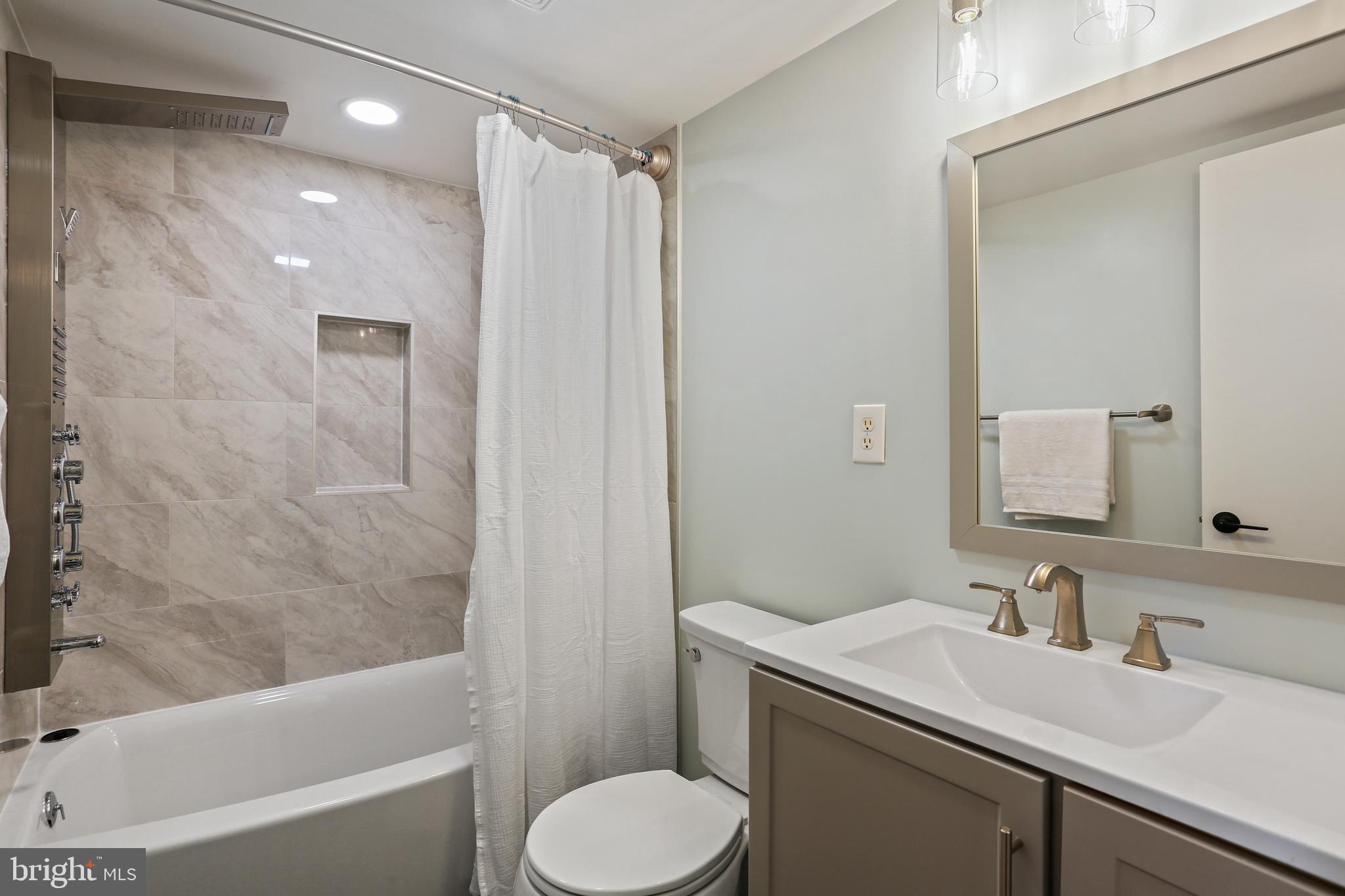 VILLAGE OF OAKLAND MILLS - Residential