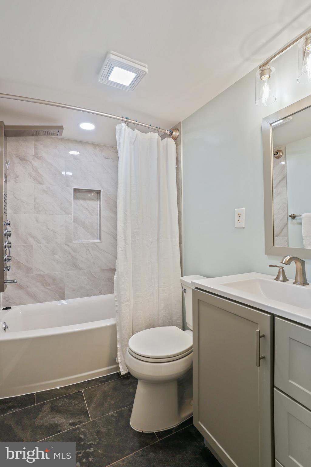 VILLAGE OF OAKLAND MILLS - Residential