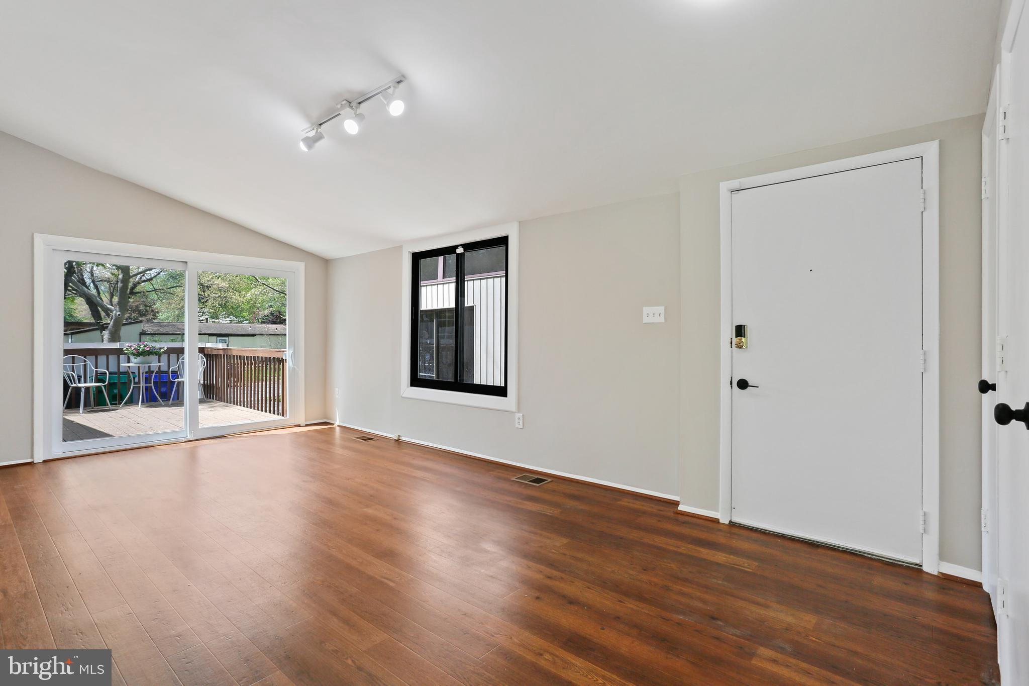 VILLAGE OF OAKLAND MILLS - Residential