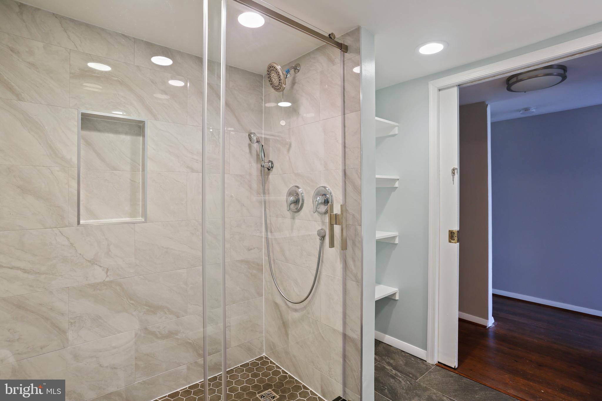 VILLAGE OF OAKLAND MILLS - Residential