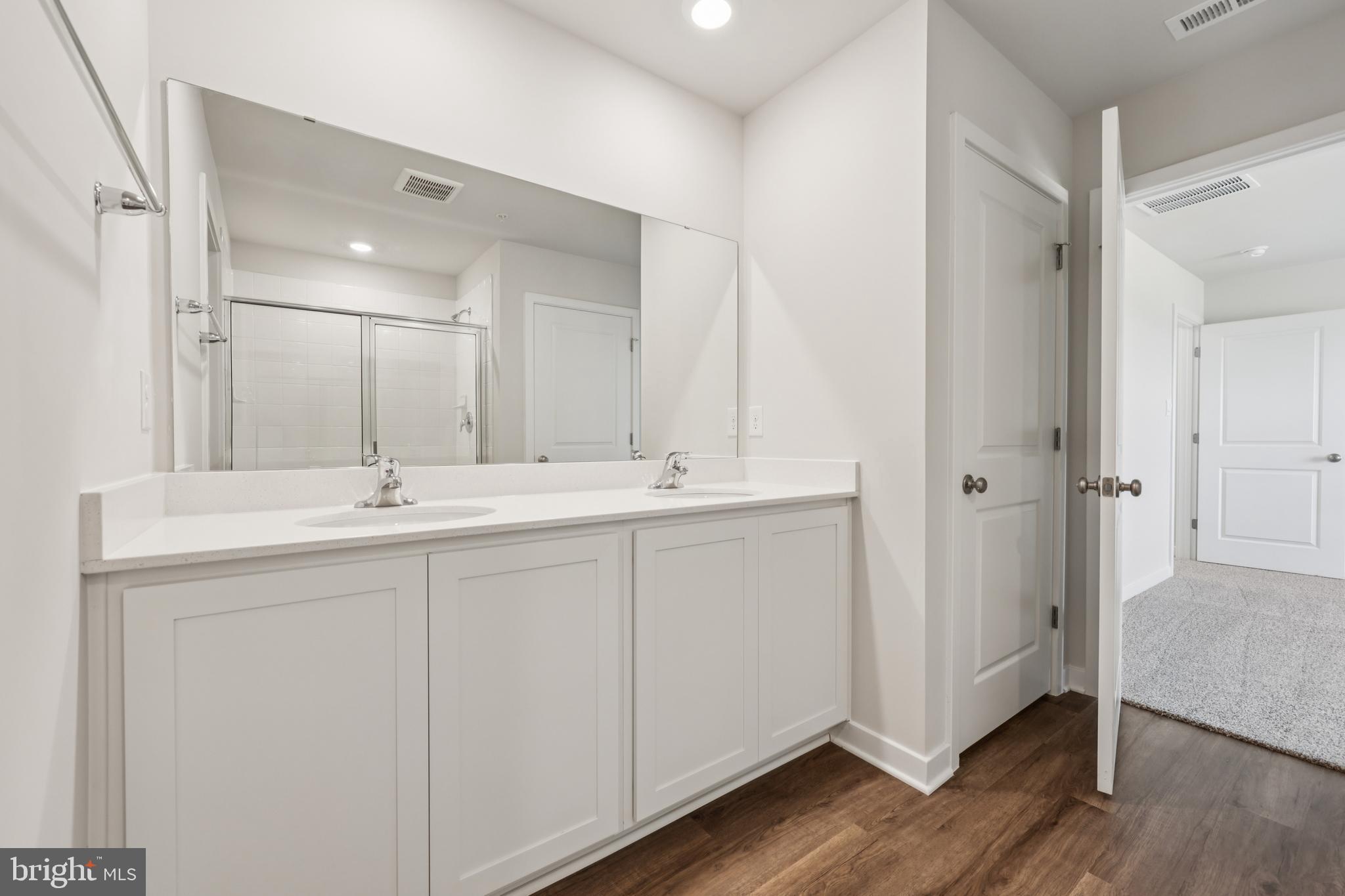 RIVERPOINTE - Residential