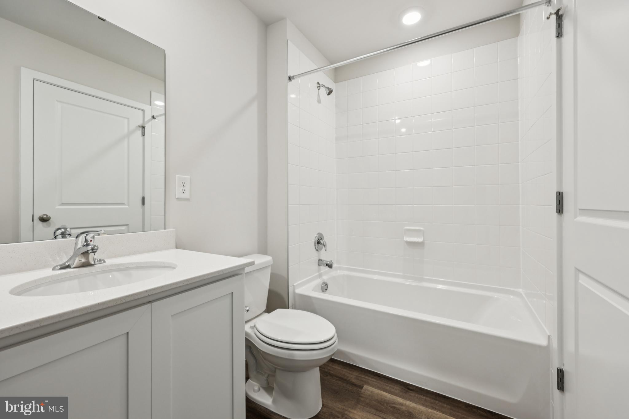 RIVERPOINTE - Residential