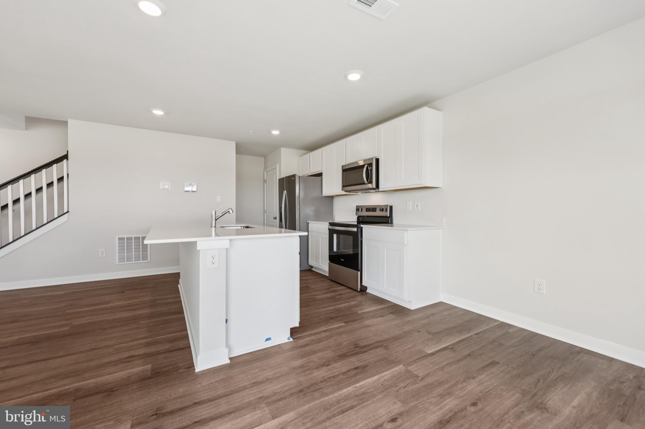 RIVERPOINTE - Residential