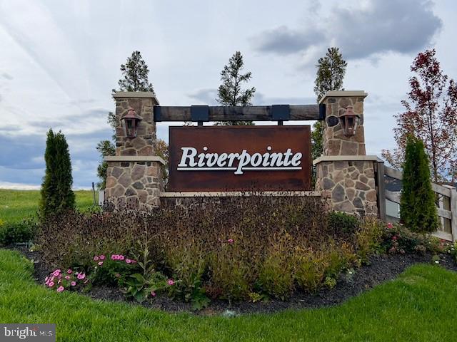 RIVERPOINTE - Residential