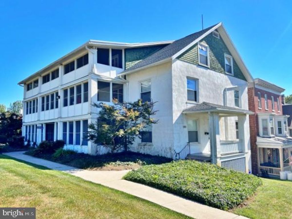 Photo of 424 Linden Avenue #1ST FLOOR FRONT, YORK, PA 17404 (MLS # PAYK2091566)