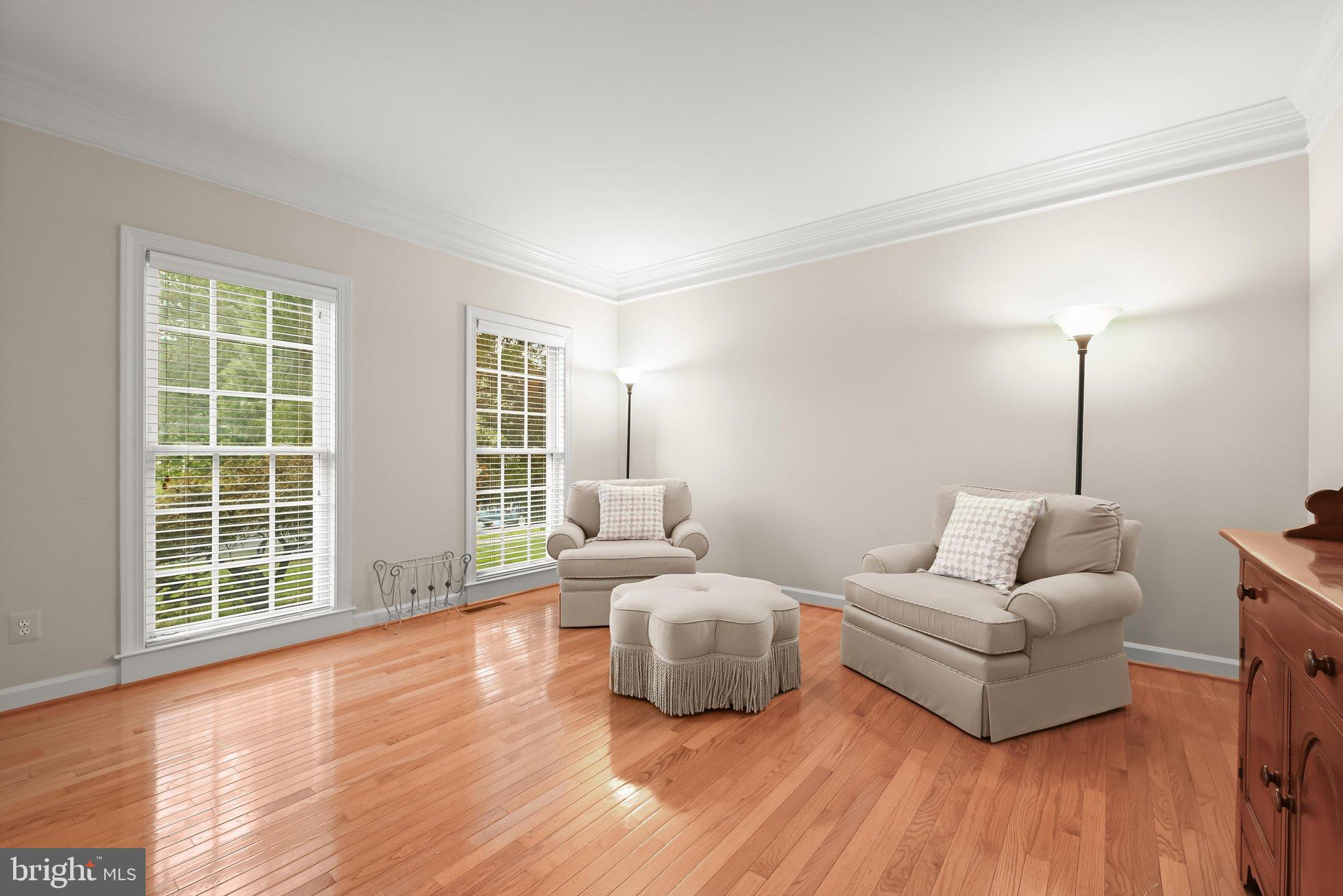 822 QUEENS PARK DRIVE