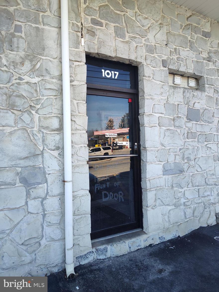 Live work space in mixed use building.  Can place sign on building.  Check with city for permitted uses.
Vacant unit - studio apartment.   New HVAC system!