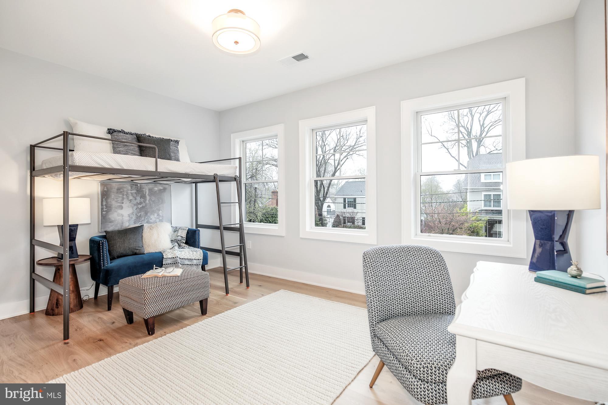 GREENWICH FOREST - Residential