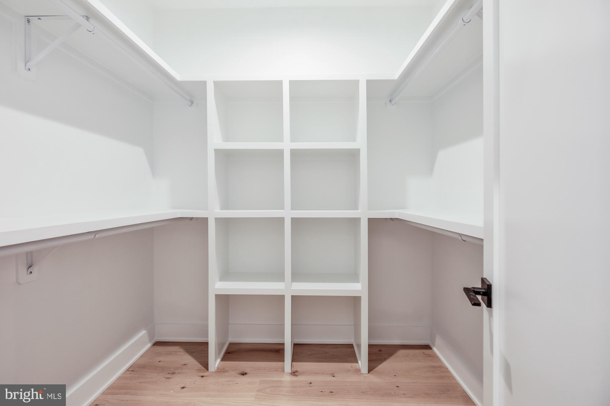 GREENWICH FOREST - Residential