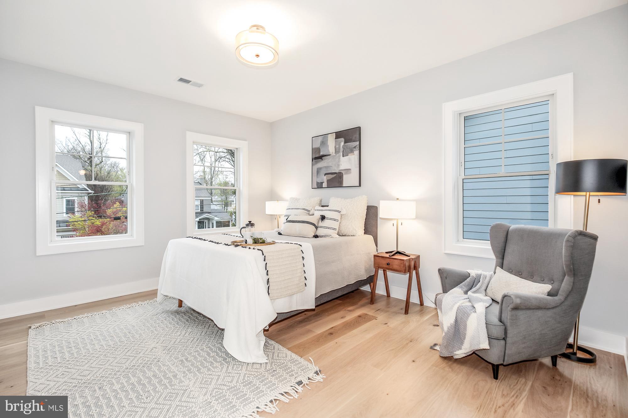 GREENWICH FOREST - Residential