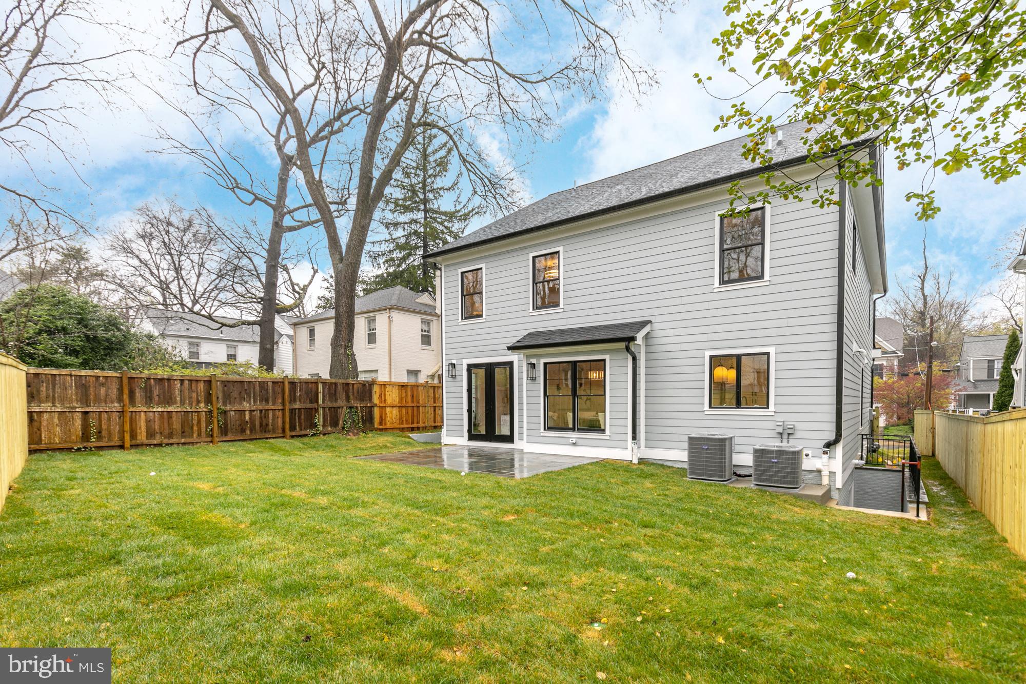 GREENWICH FOREST - Residential