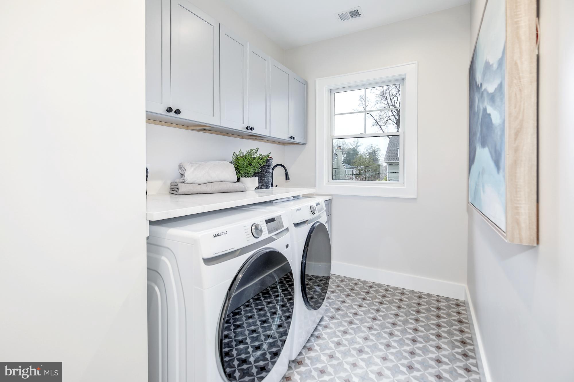 GREENWICH FOREST - Residential