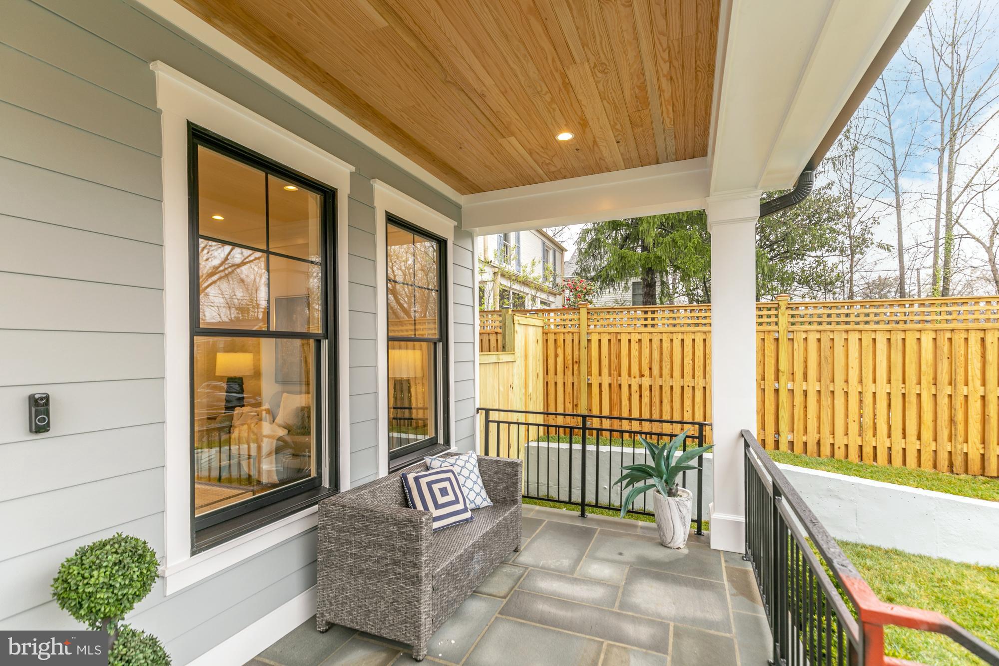 GREENWICH FOREST - Residential