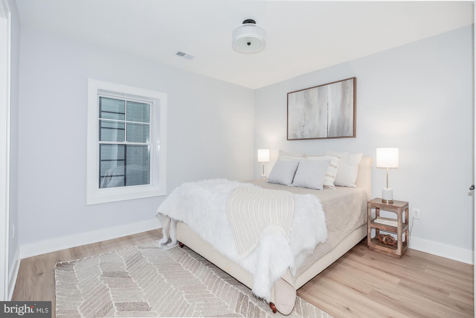 GREENWICH FOREST - Residential