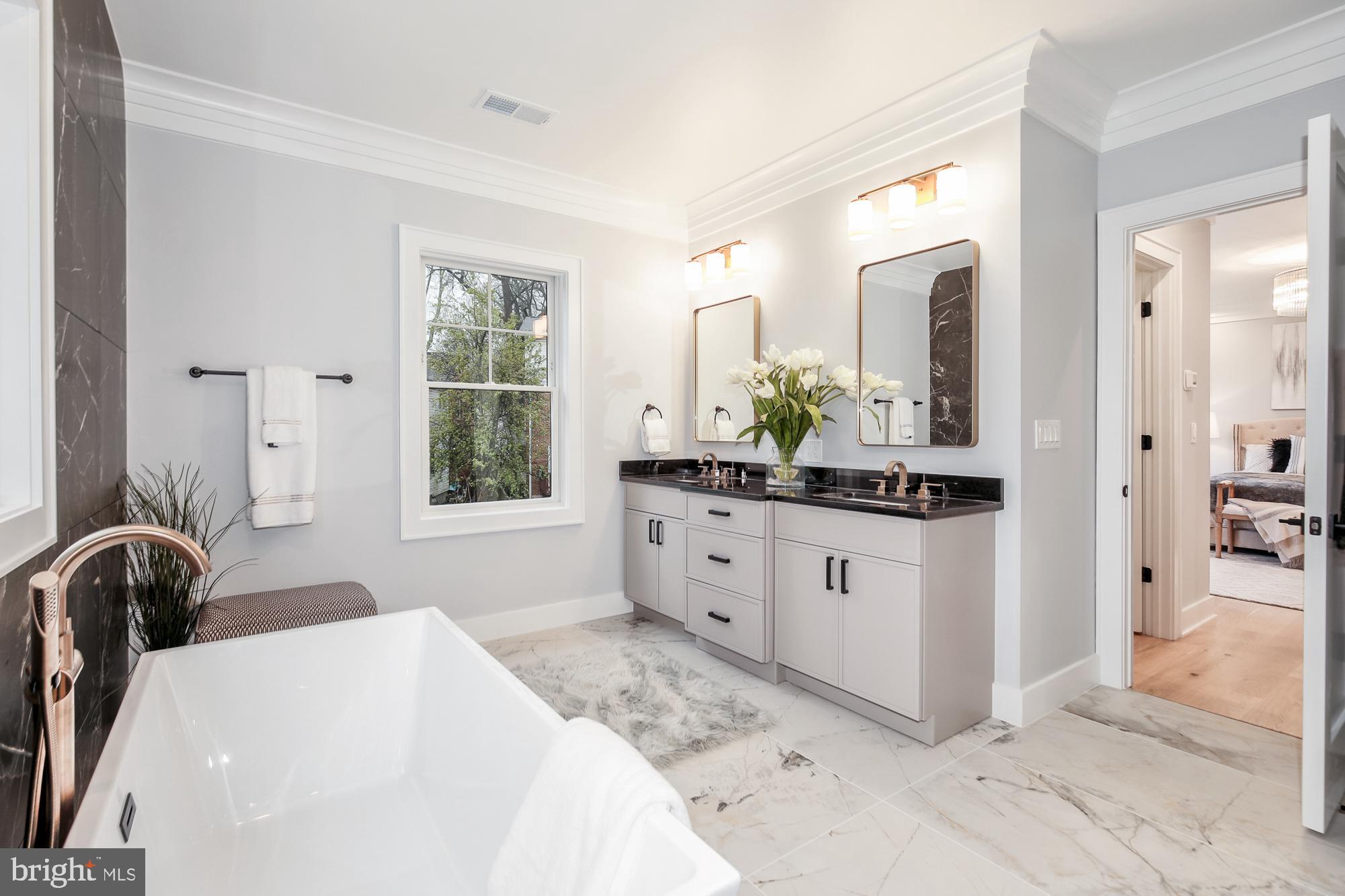 GREENWICH FOREST - Residential