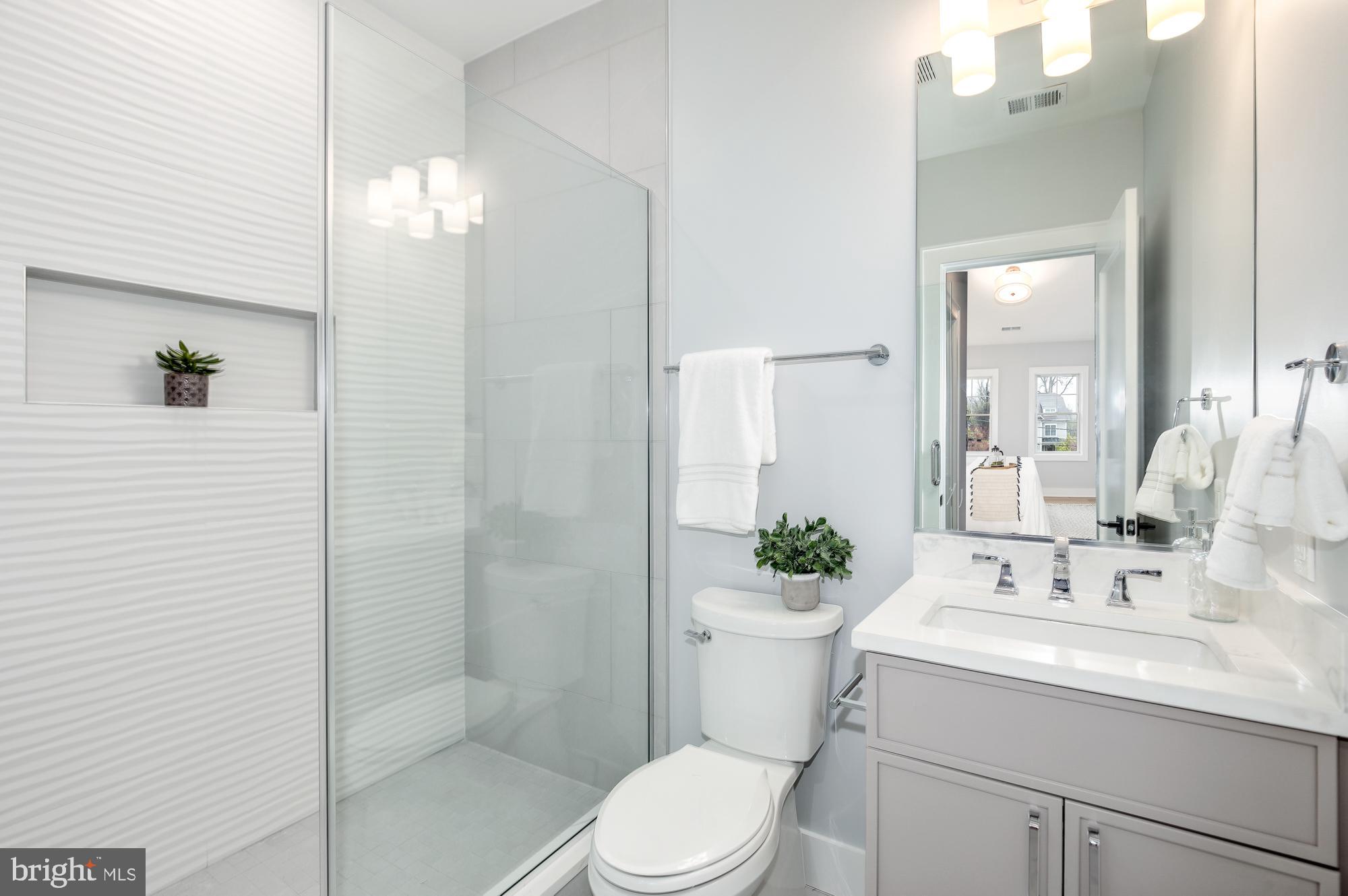 GREENWICH FOREST - Residential