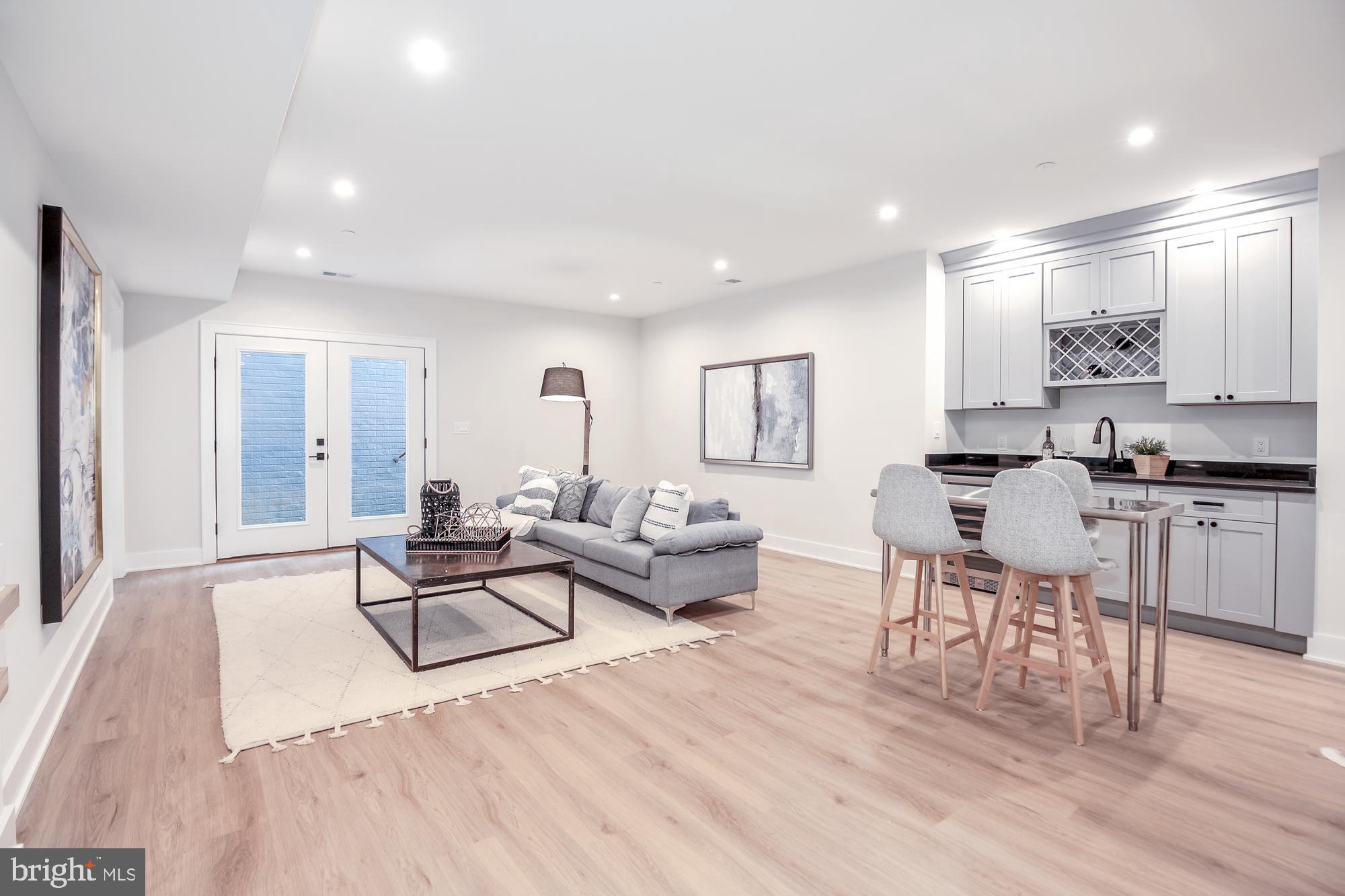 GREENWICH FOREST - Residential