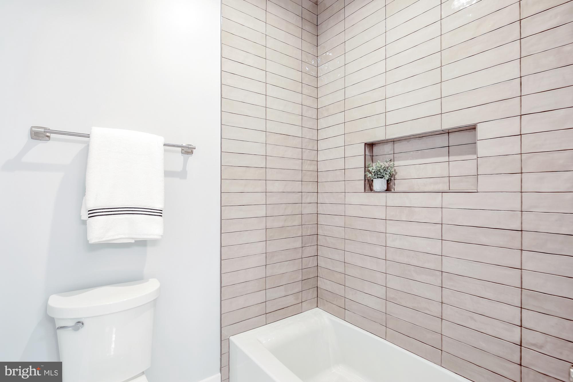 GREENWICH FOREST - Residential