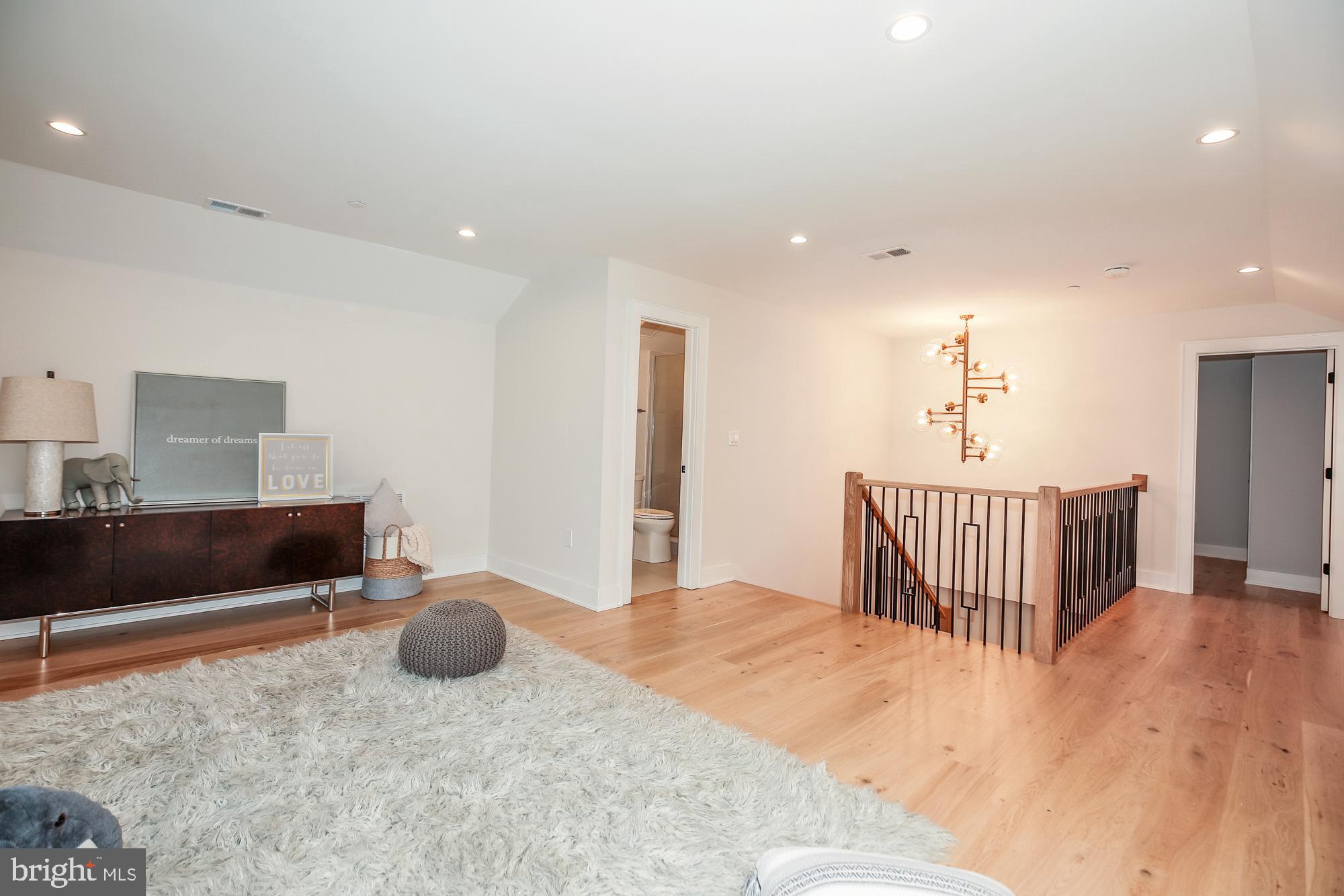 GREENWICH FOREST - Residential