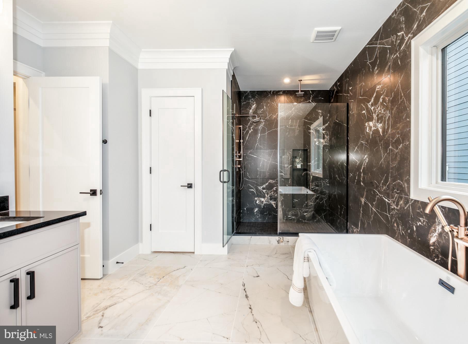 GREENWICH FOREST - Residential