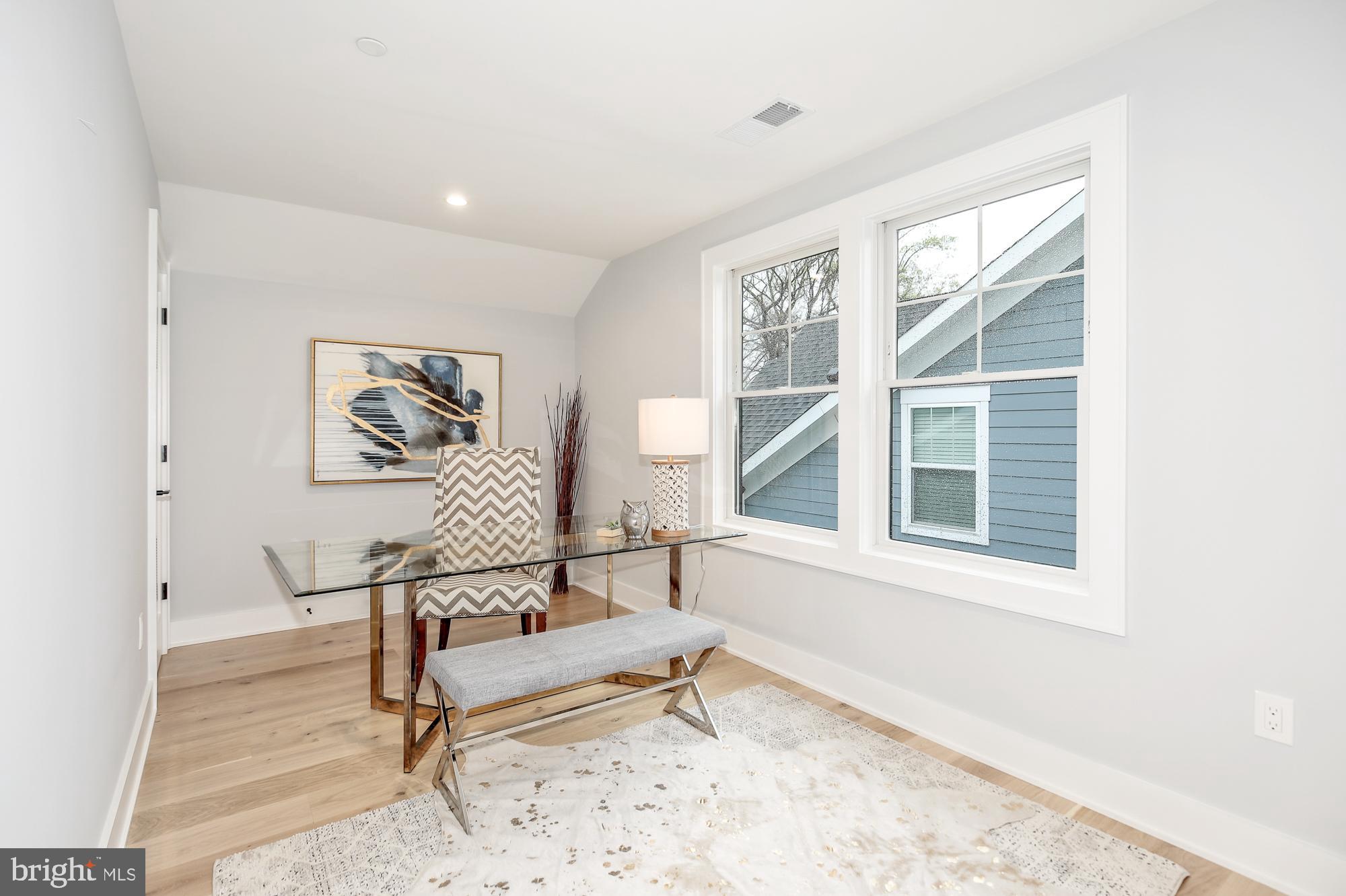 GREENWICH FOREST - Residential