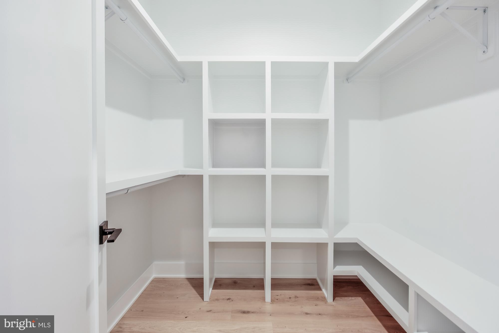 GREENWICH FOREST - Residential