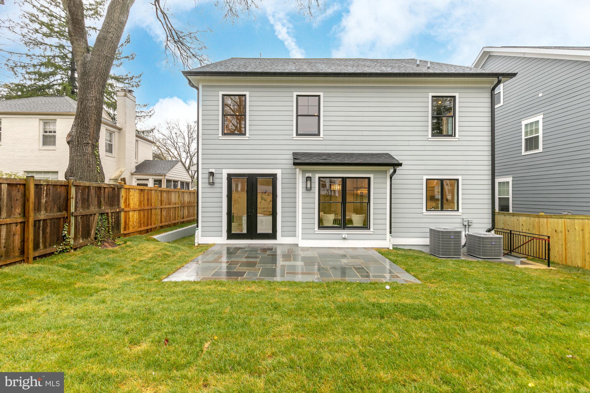 GREENWICH FOREST - Residential