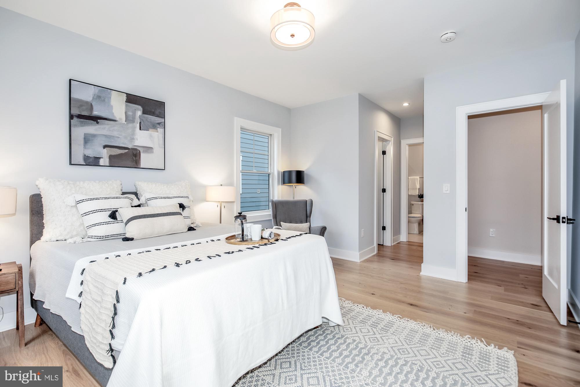 GREENWICH FOREST - Residential