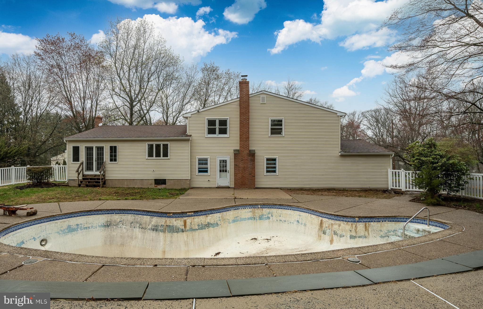 WOODS OF PEBBLE HI - Residential