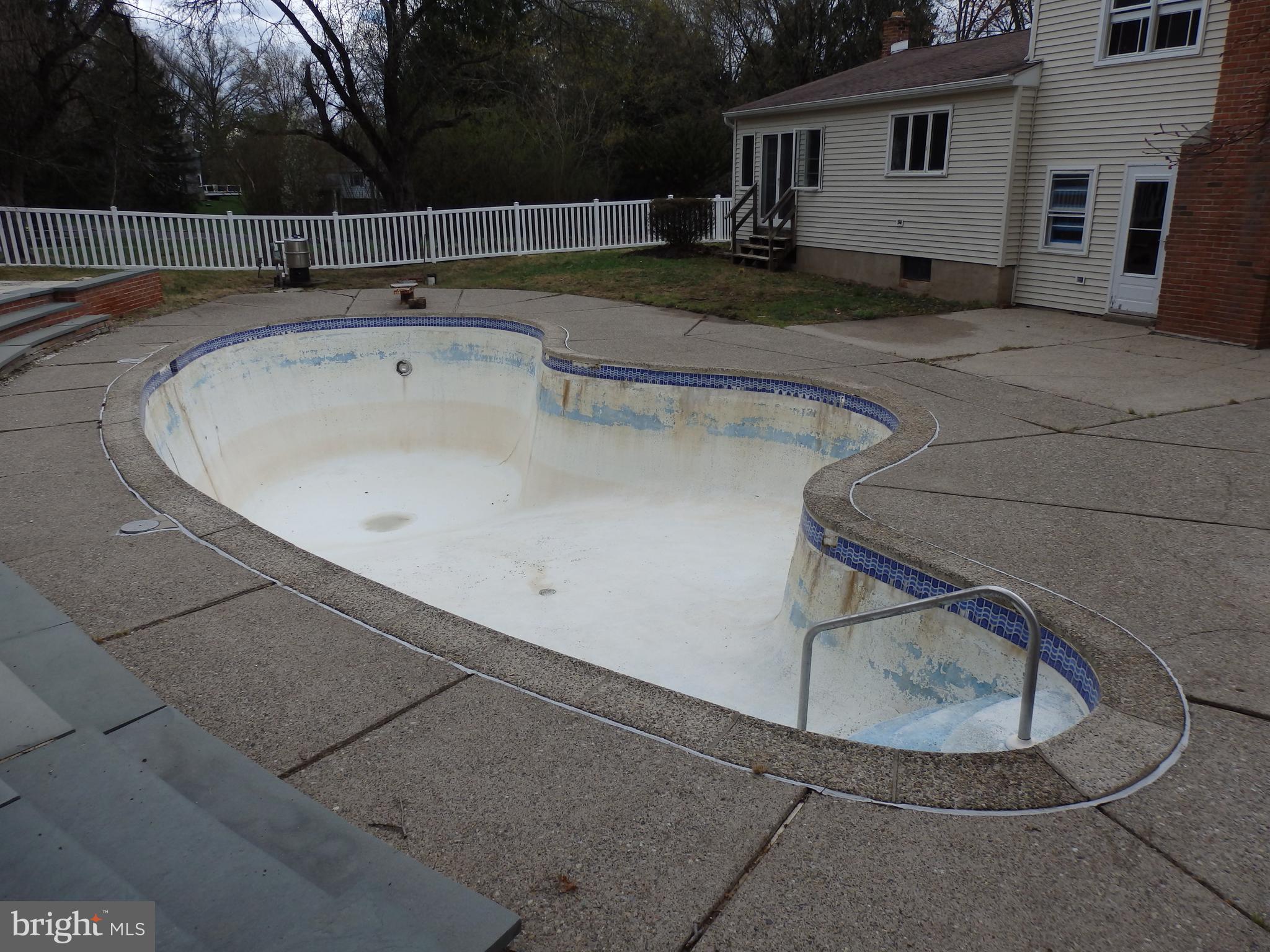 WOODS OF PEBBLE HI - Residential