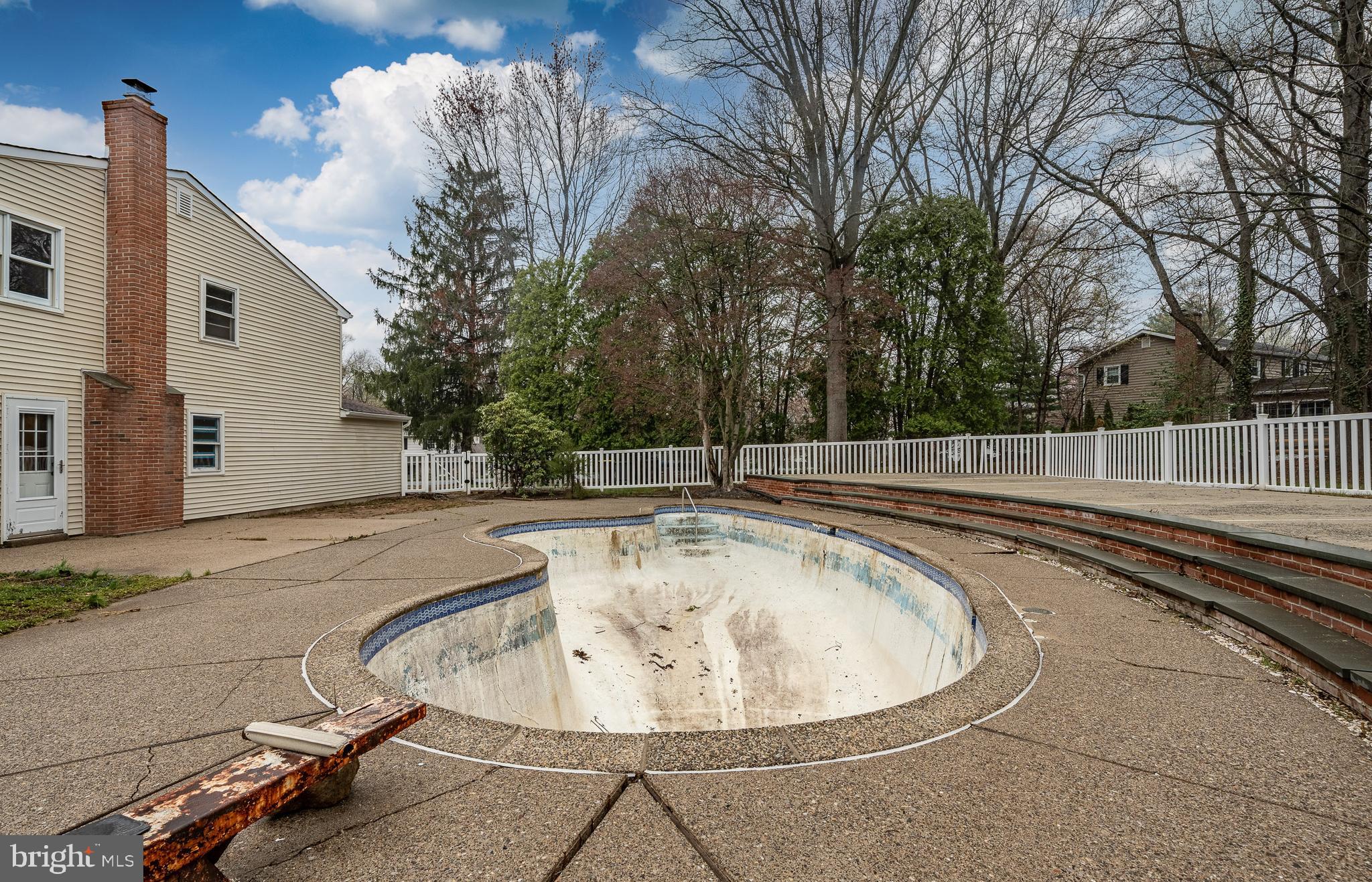 WOODS OF PEBBLE HI - Residential