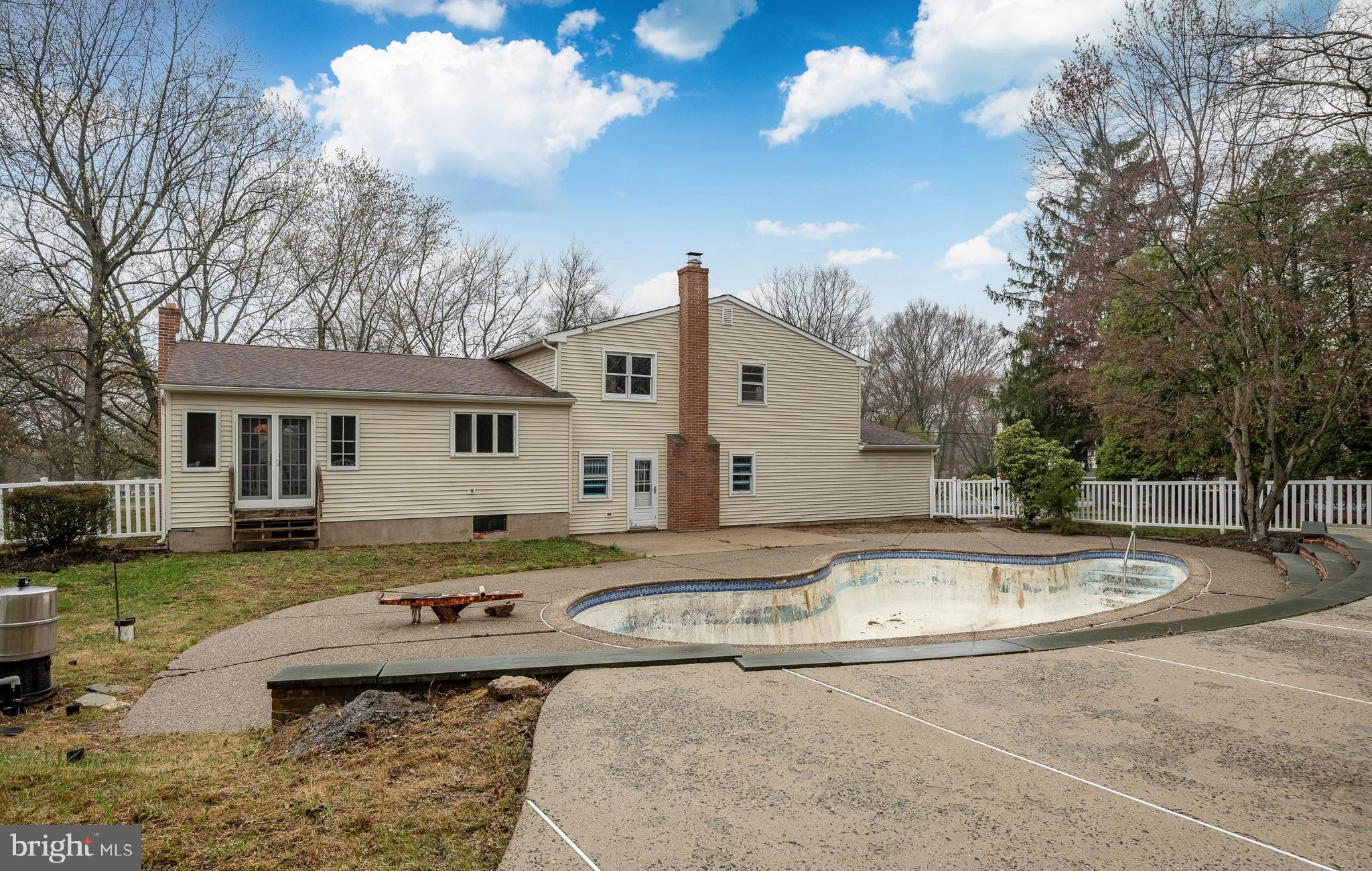 WOODS OF PEBBLE HI - Residential