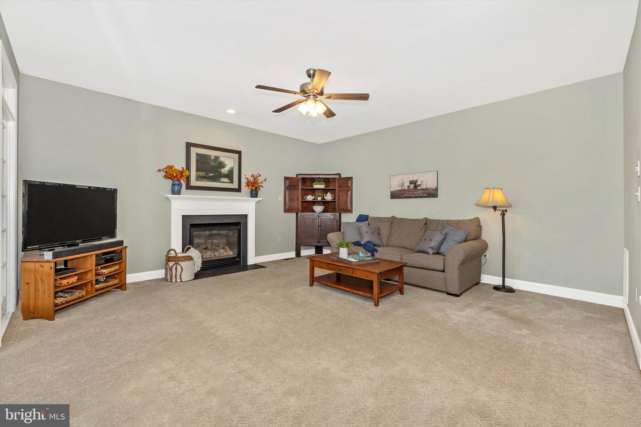 ROUND HILL - Residential