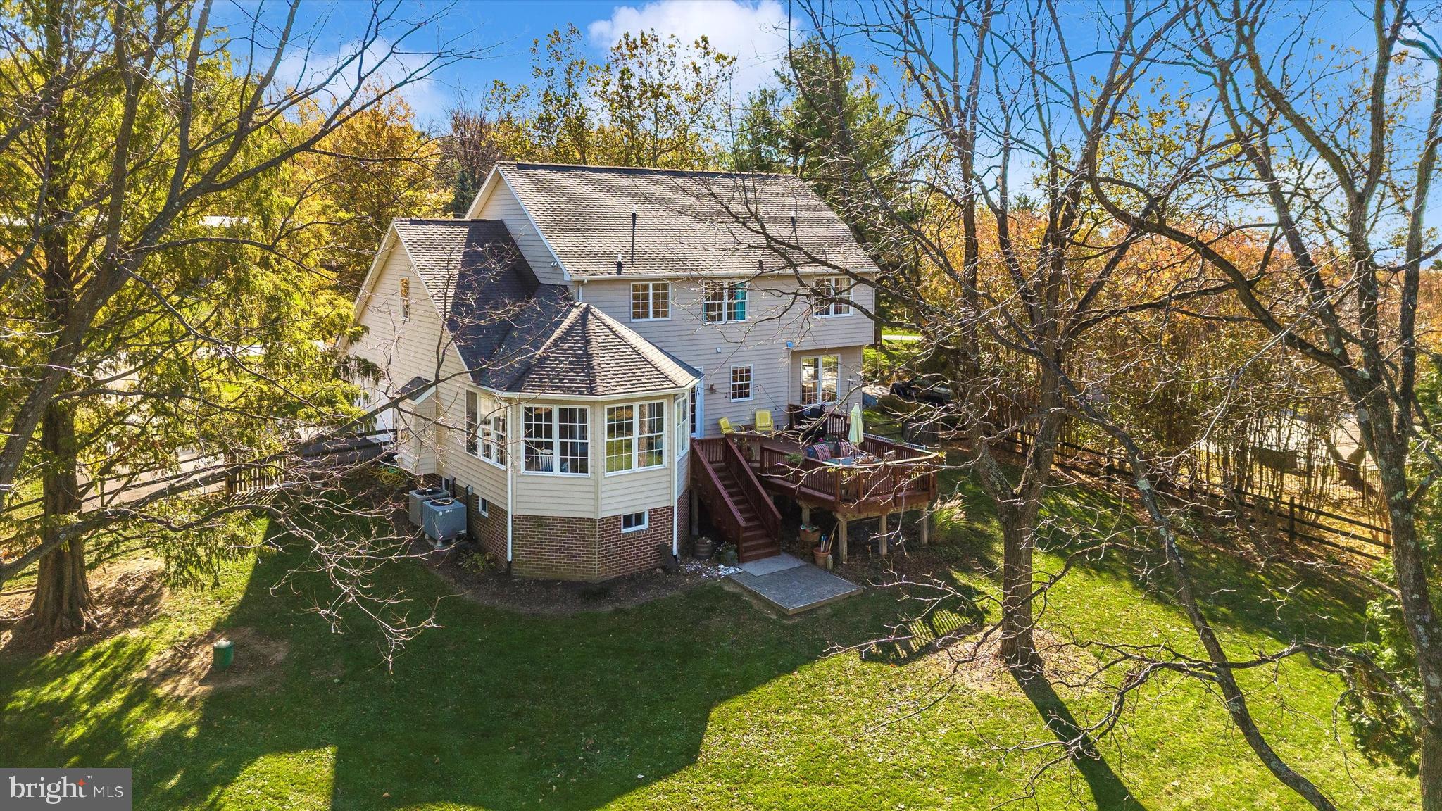 ROUND HILL - Residential