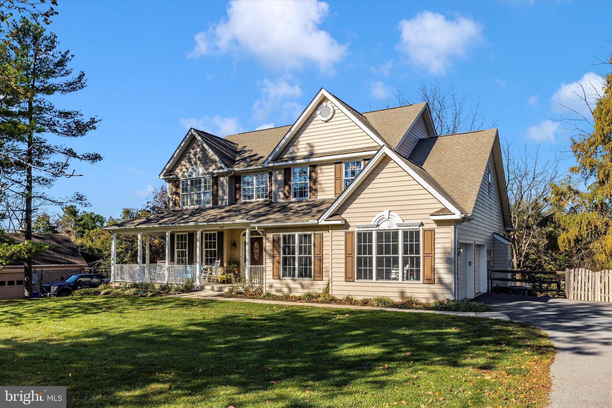 ROUND HILL - Residential