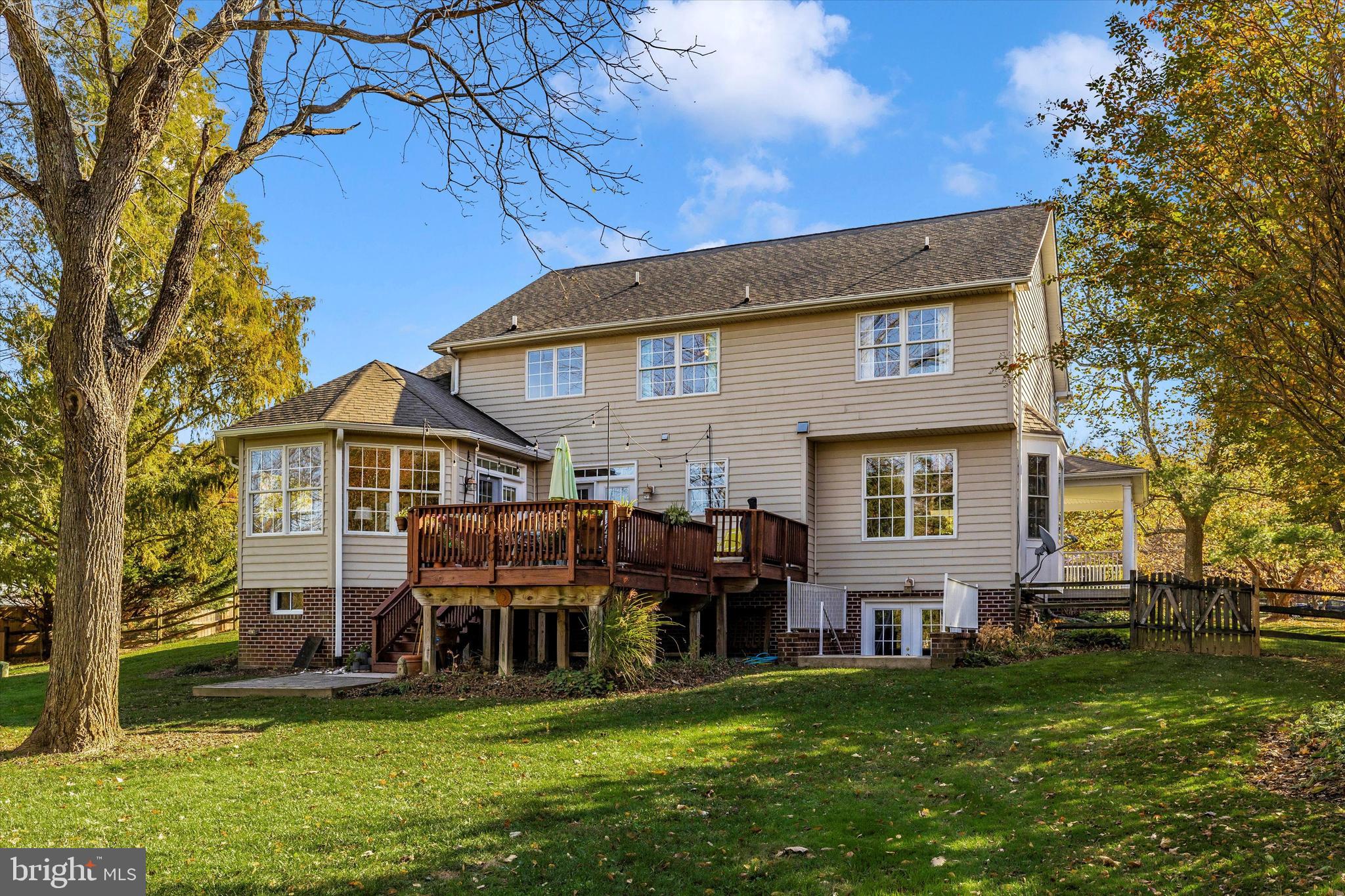 ROUND HILL - Residential