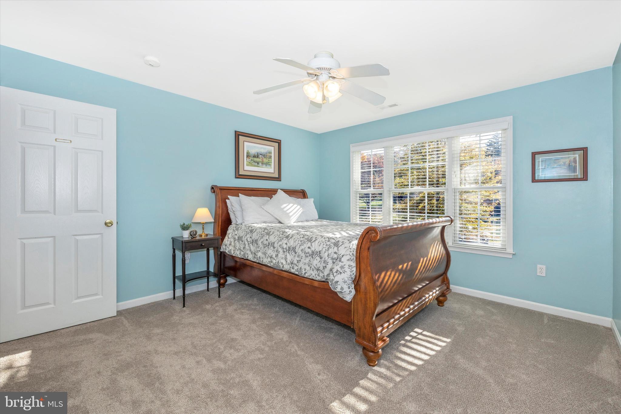 ROUND HILL - Residential