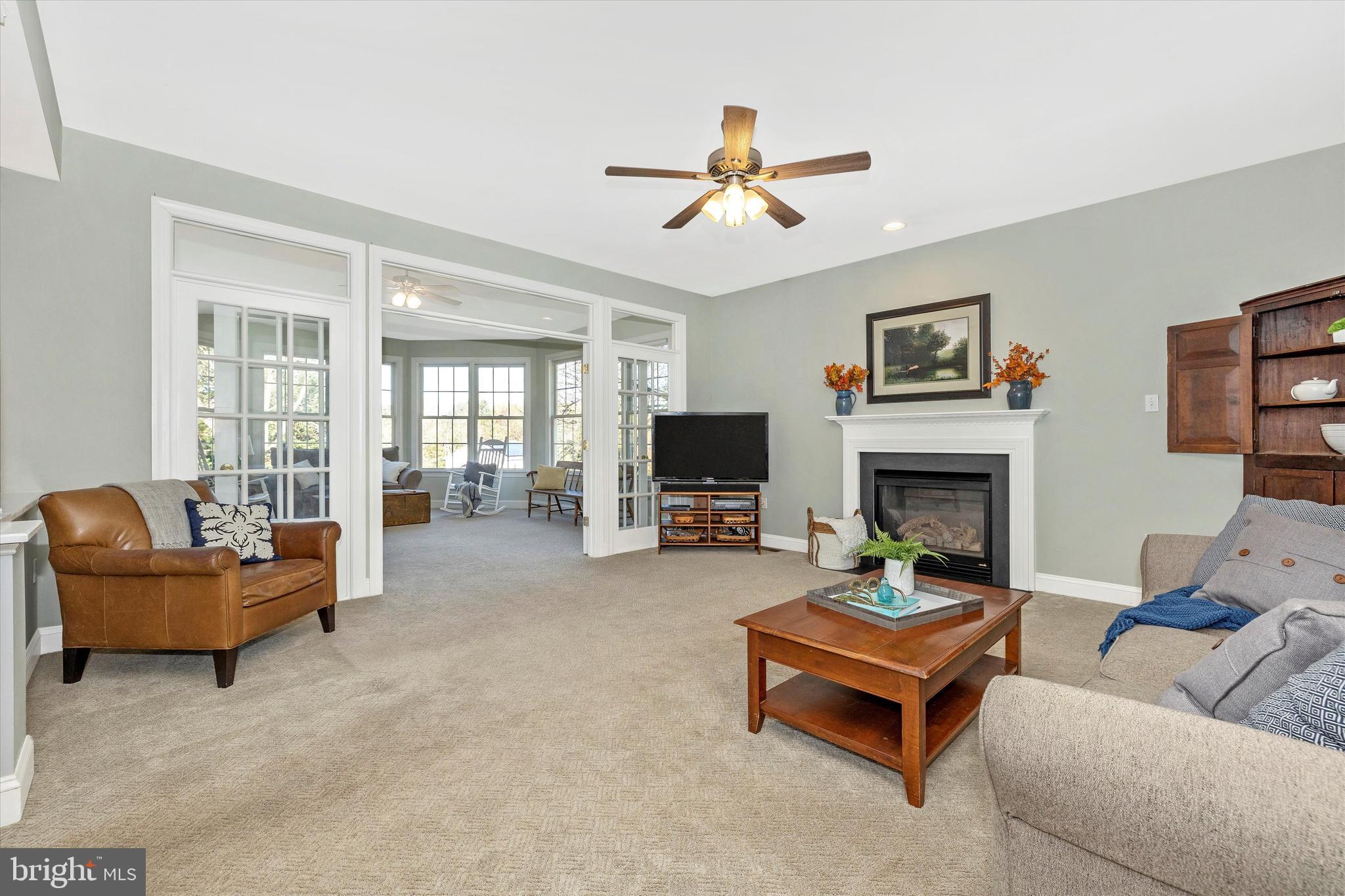 ROUND HILL - Residential