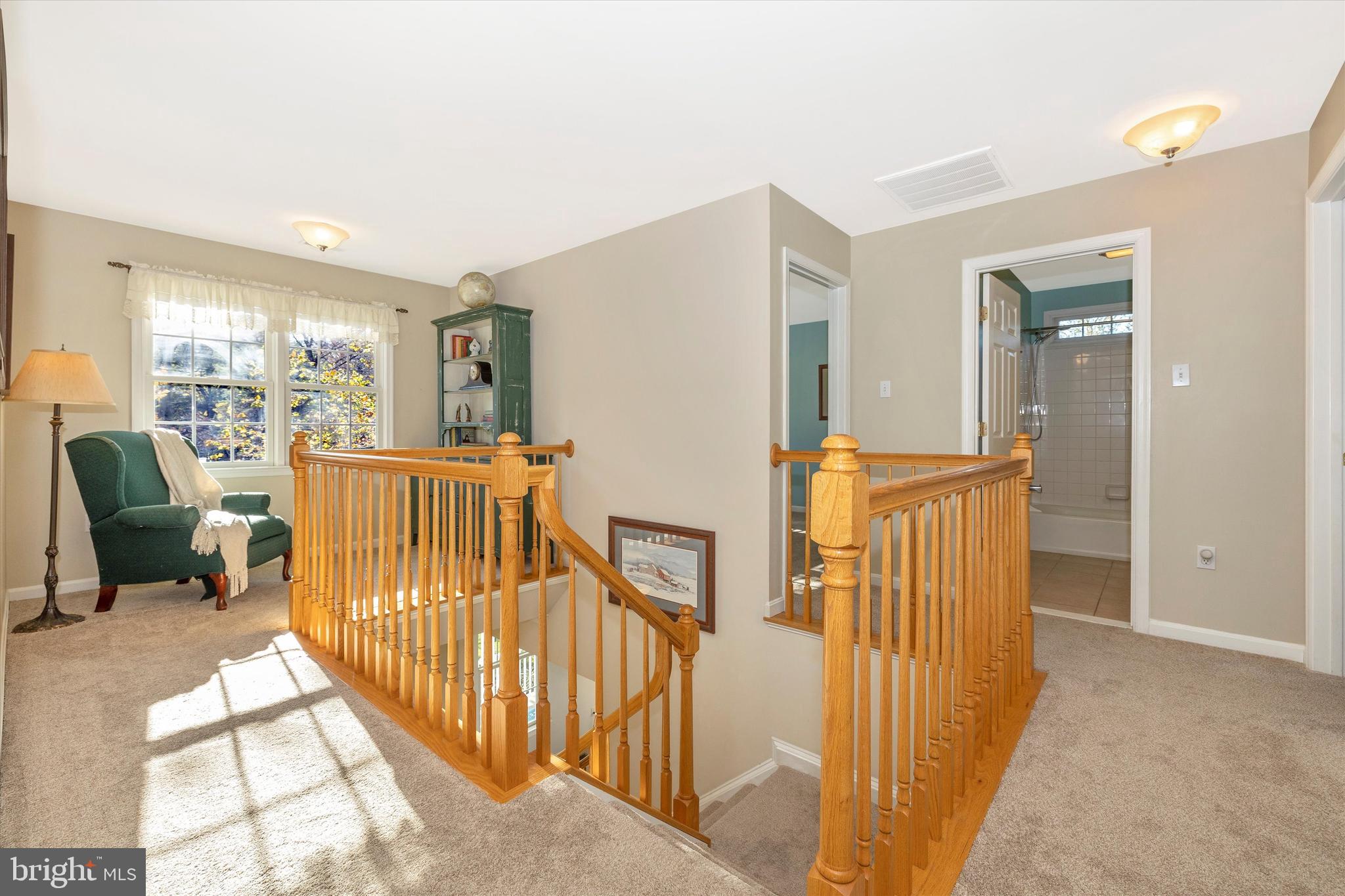 ROUND HILL - Residential