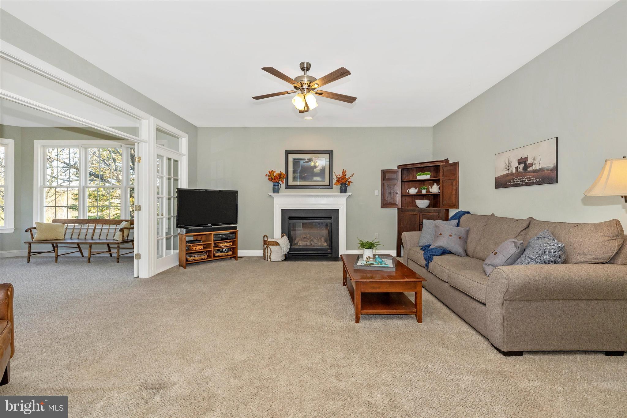 ROUND HILL - Residential