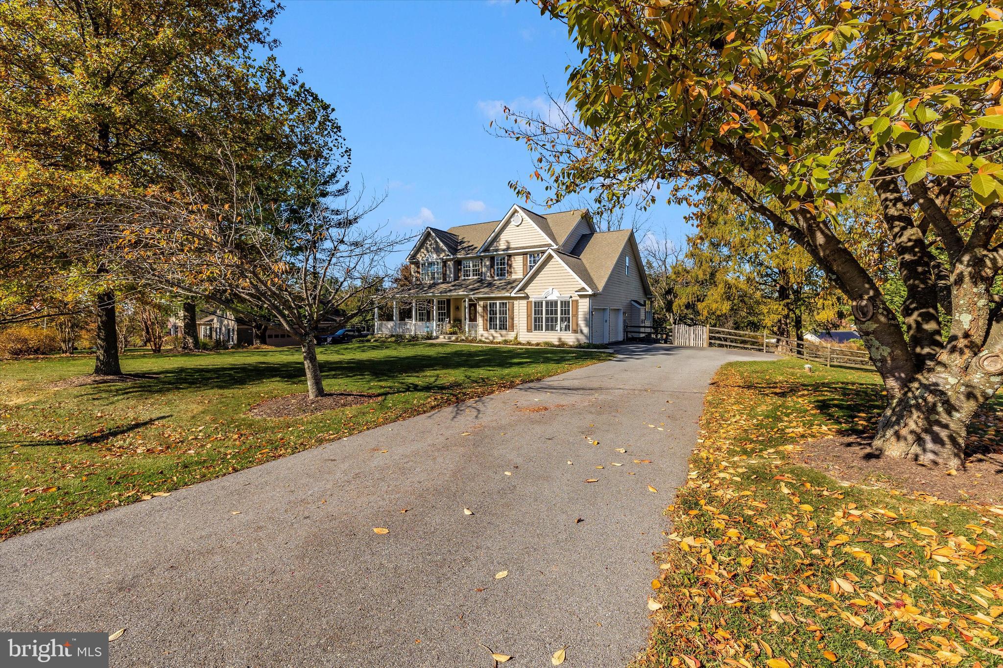 ROUND HILL - Residential